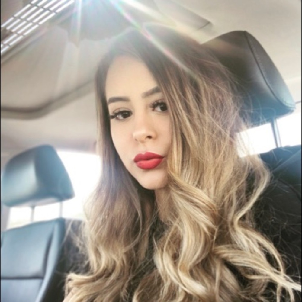 Meet your Posher, Adriana